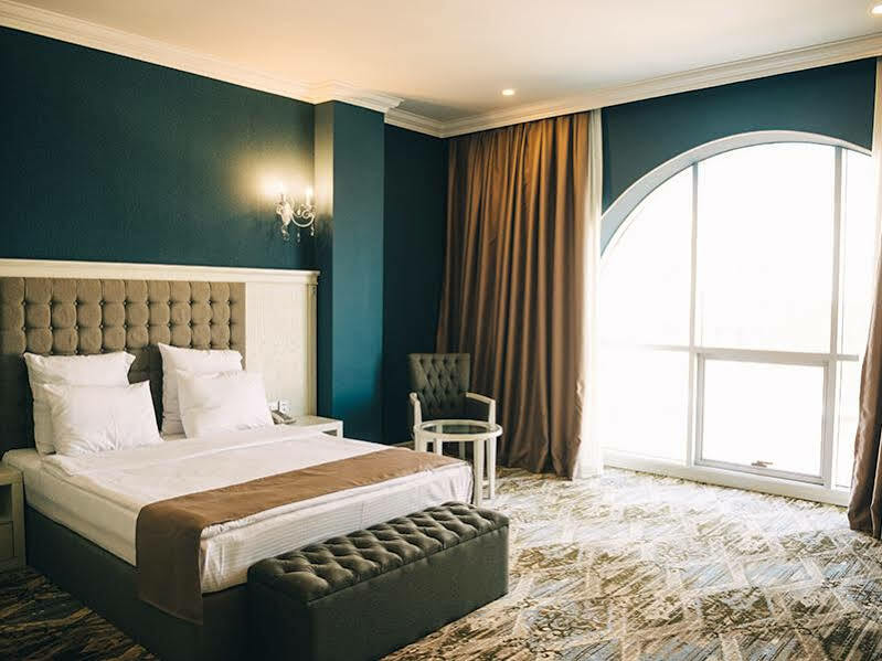 Emerald Suite Hotel Bakoe Buitenkant foto