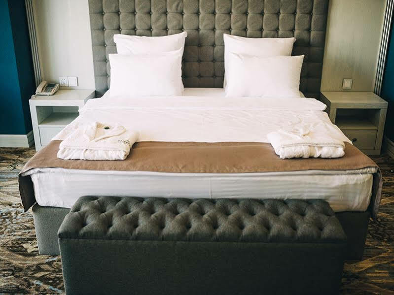 Emerald Suite Hotel Bakoe Buitenkant foto